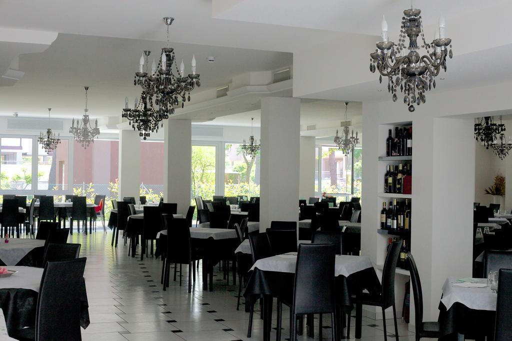 Hotel Leonardo Cesenatico Exterior foto